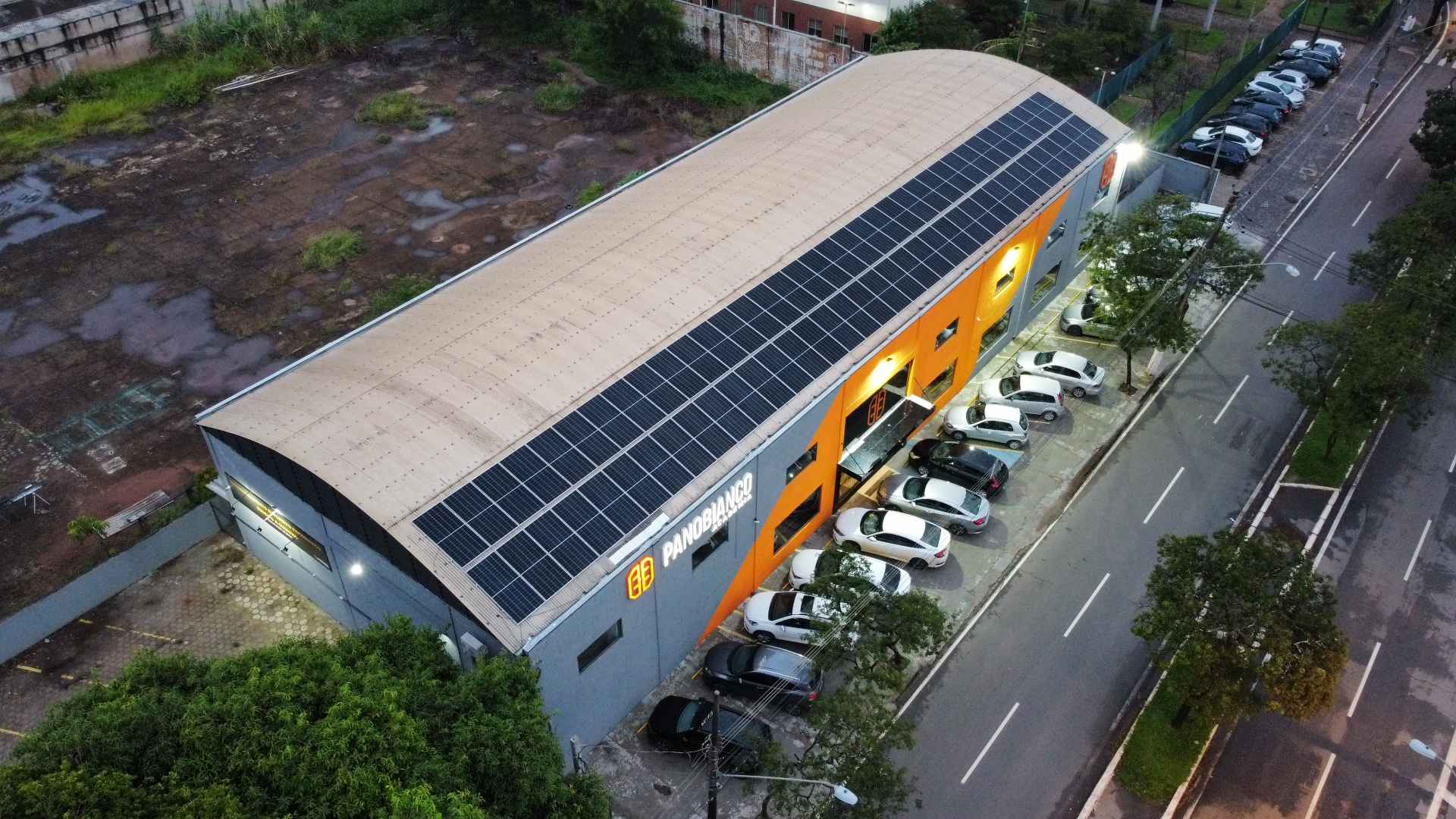 Usina solar comercial sobre cobertura — Paulínia / SP