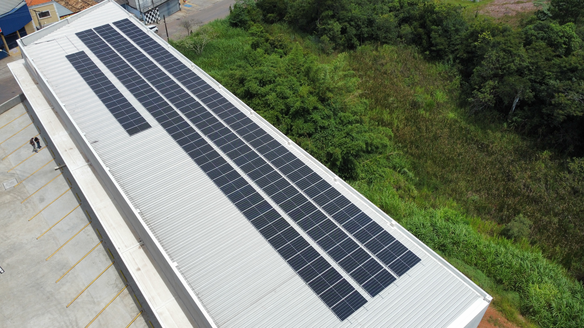 Usina solar industrial sobre cobertura — Jarinu / SP